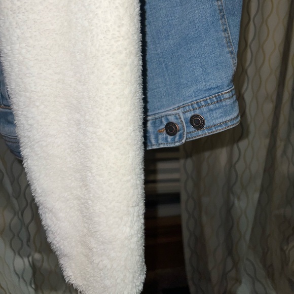 NWOT Maurice’s Denim and White Soft Teddy Sleeves Denim Jacket. Size 1x 🤍 - Picture 3 of 10